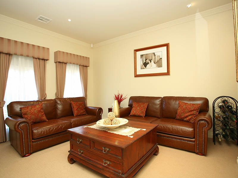 12 Lake Eyre Place, Caroline Springs - Thumbnail 6
