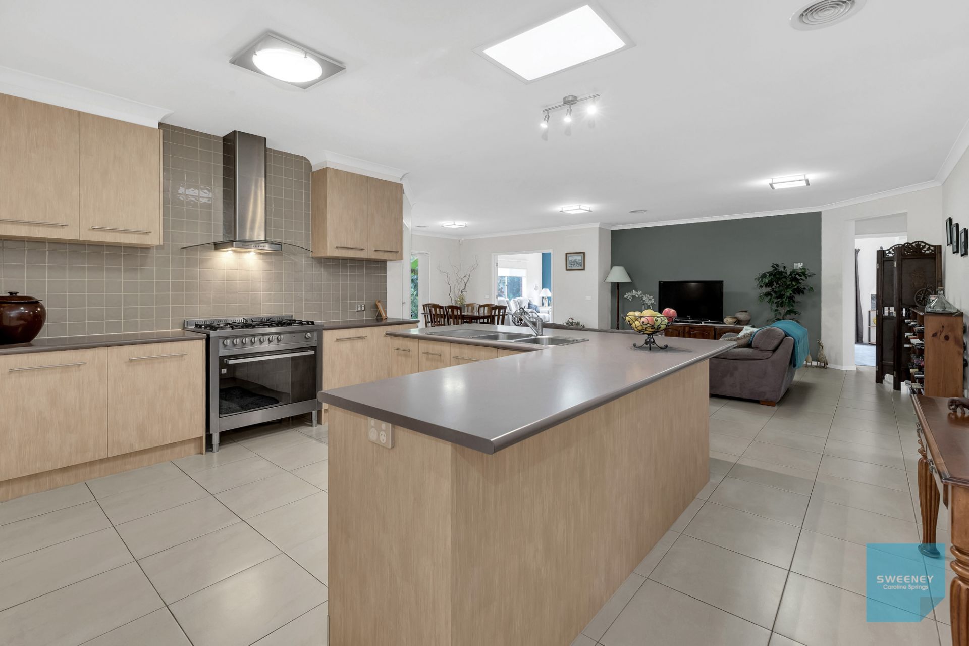 27 Oakview Parade, Caroline Springs - Thumbnail 6