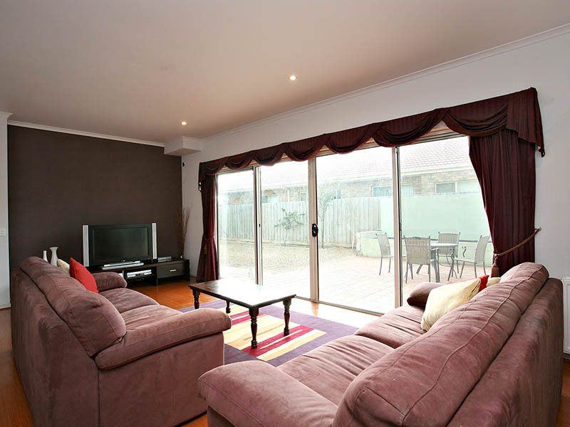 8 Rangeview Street, Cairnlea - Thumbnail 7