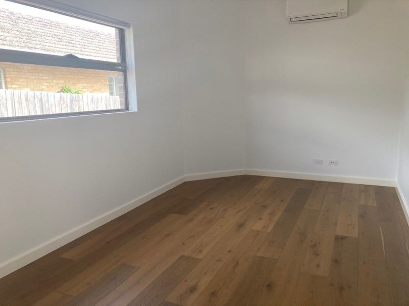 Modern Townhouse In Prim Location