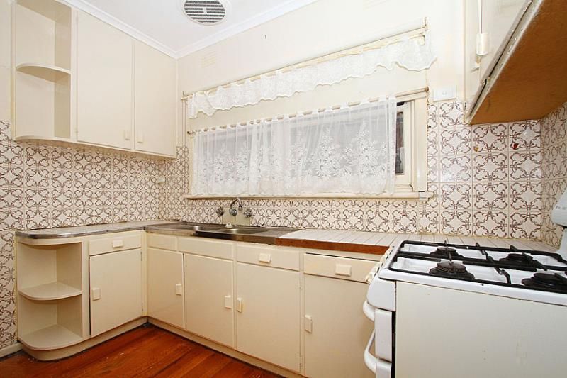 PRICE $290-310PW LOOKING FOR A GREAT TENANT!