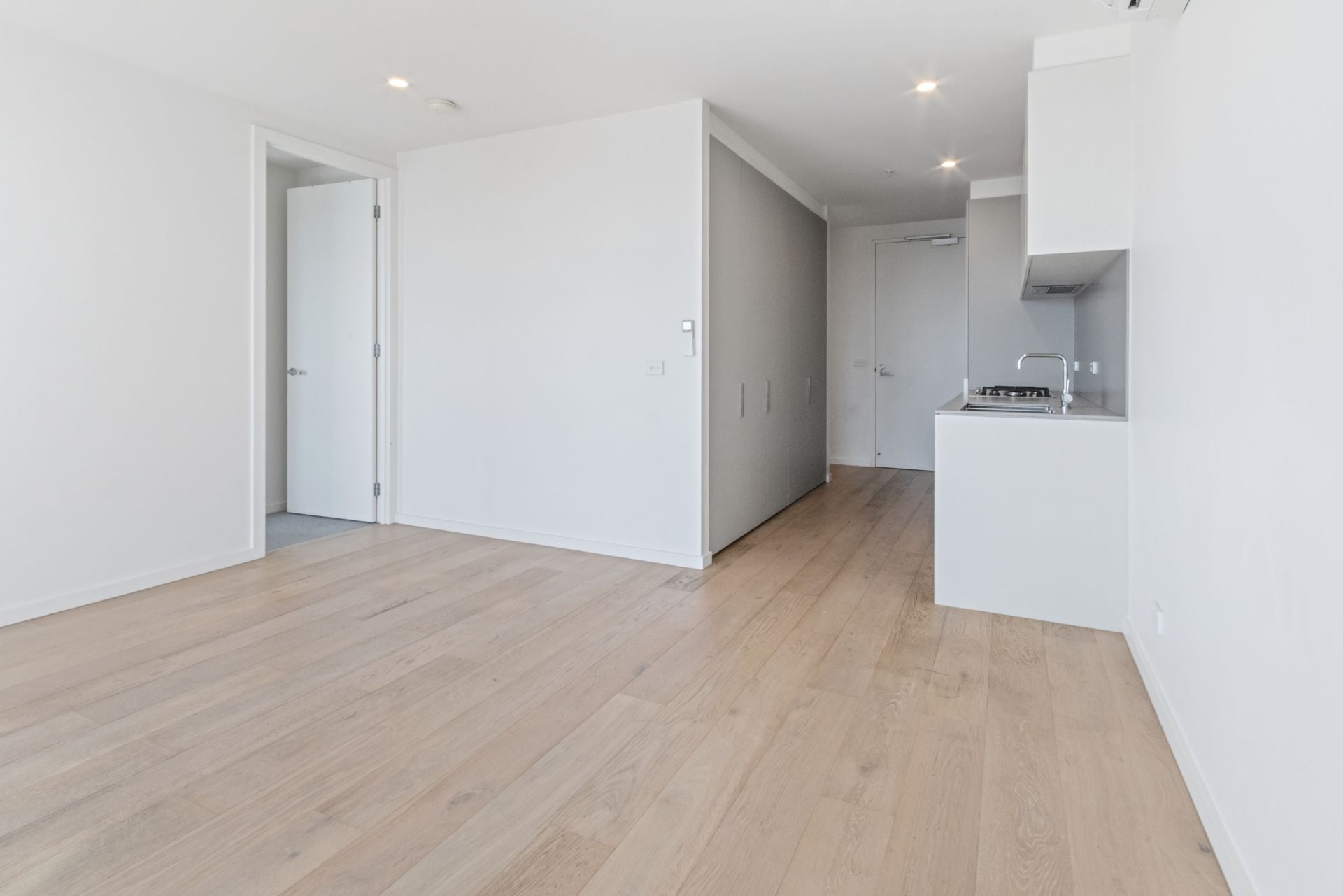 Bright and Spacious 2-Bedroom Apartment in Prime Location