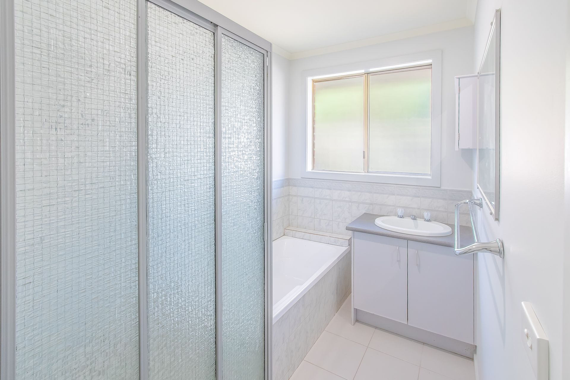 UNIT FOR LEASE WITH MUCH TO OFFER!