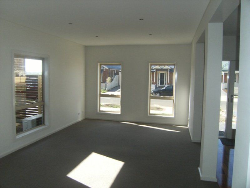 18 Lyme Park Circle, Caroline Springs - Thumbnail 5