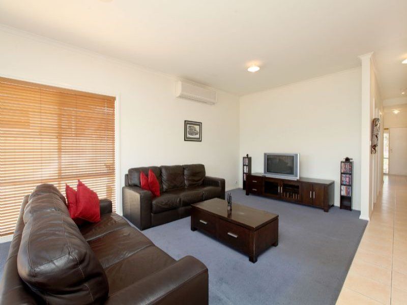 6 Millstream Way, Caroline Springs - Thumbnail 5