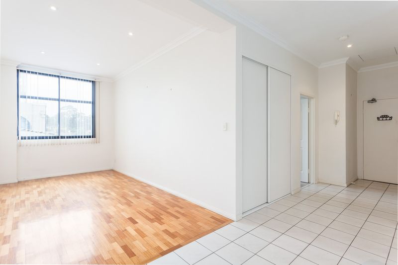 SUN-FILLED AND SPACIOUS APARTMENT