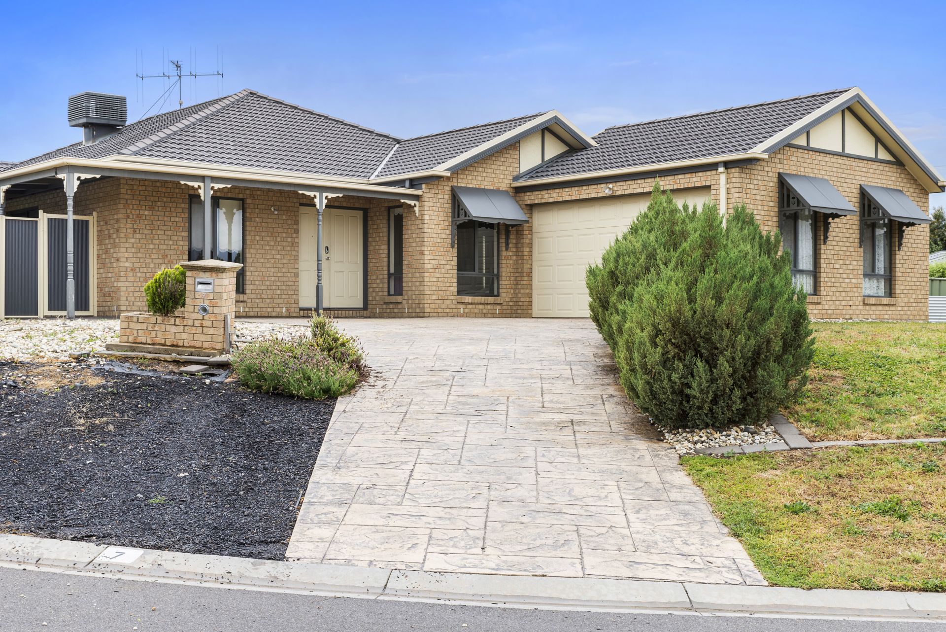 7 Rosemary Court, Golden Square DCK Real Estate