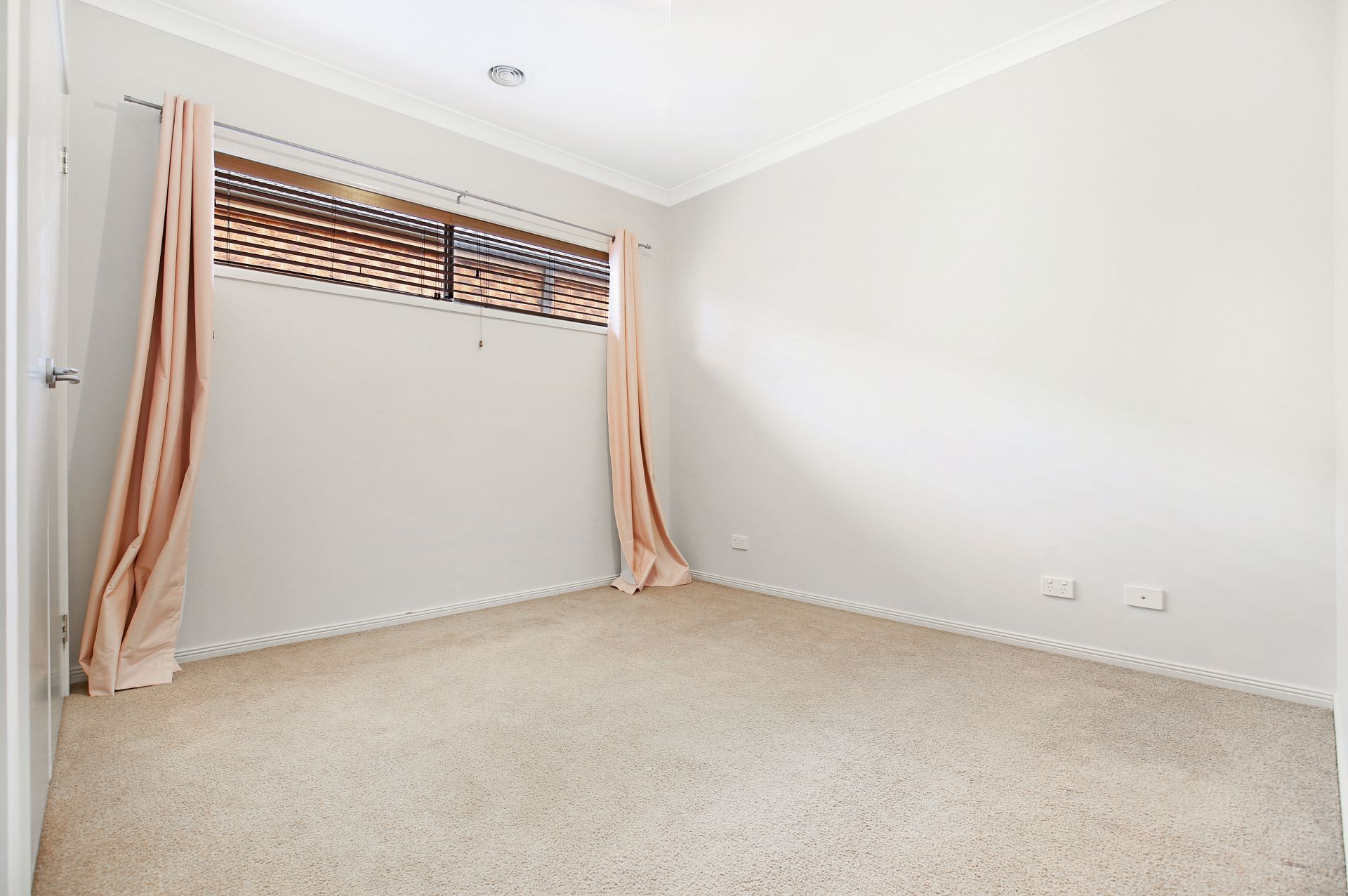 FAMILY HOME IN HAWKESTOWE!
