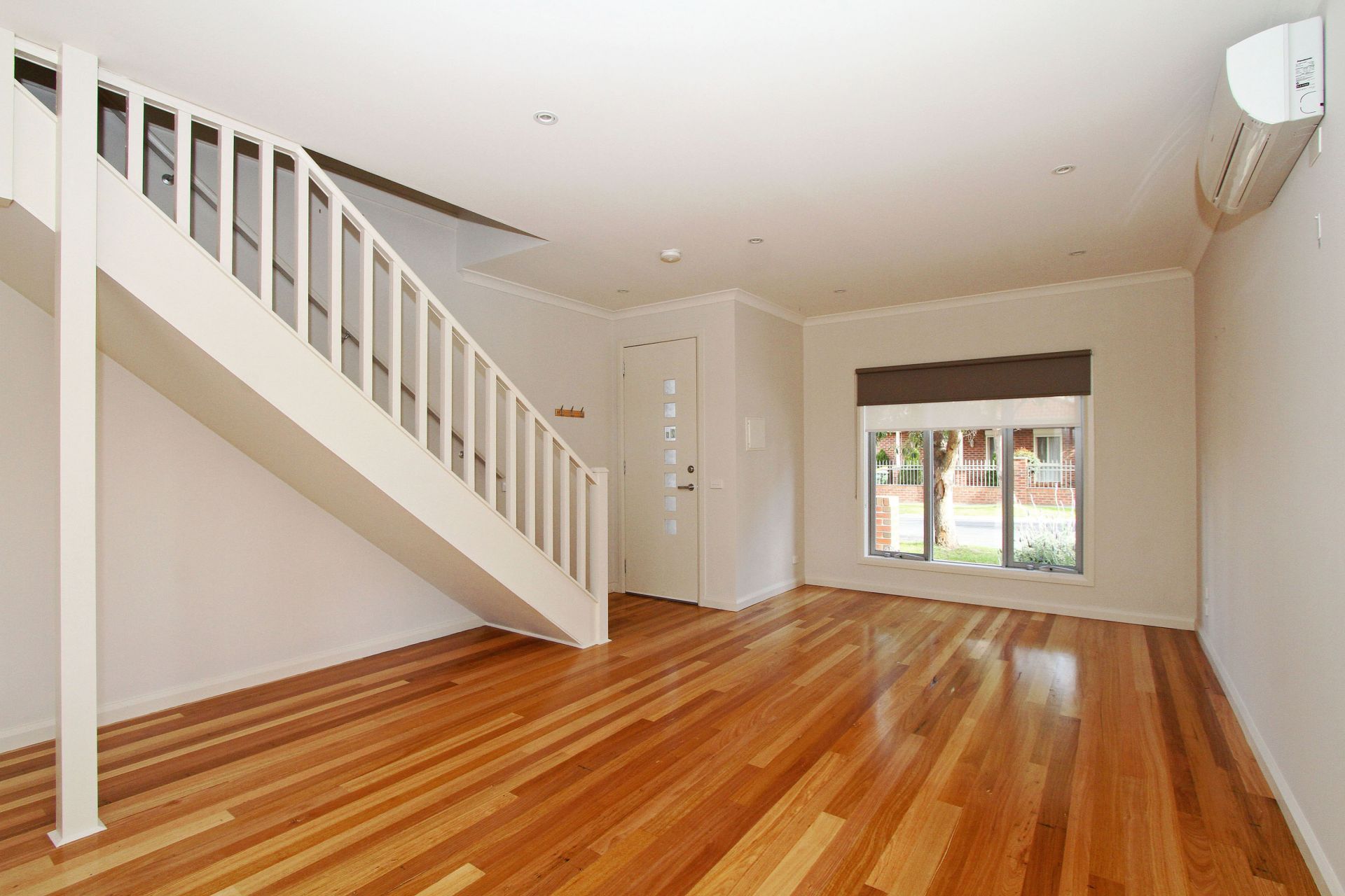 APPEALING TOWNHOUSE!