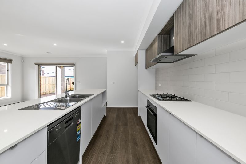 17 Graded Street, Manor Lakes