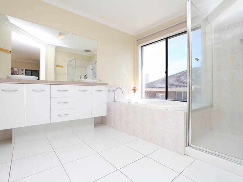 8 Gill Place, Caroline Springs - Thumbnail 8