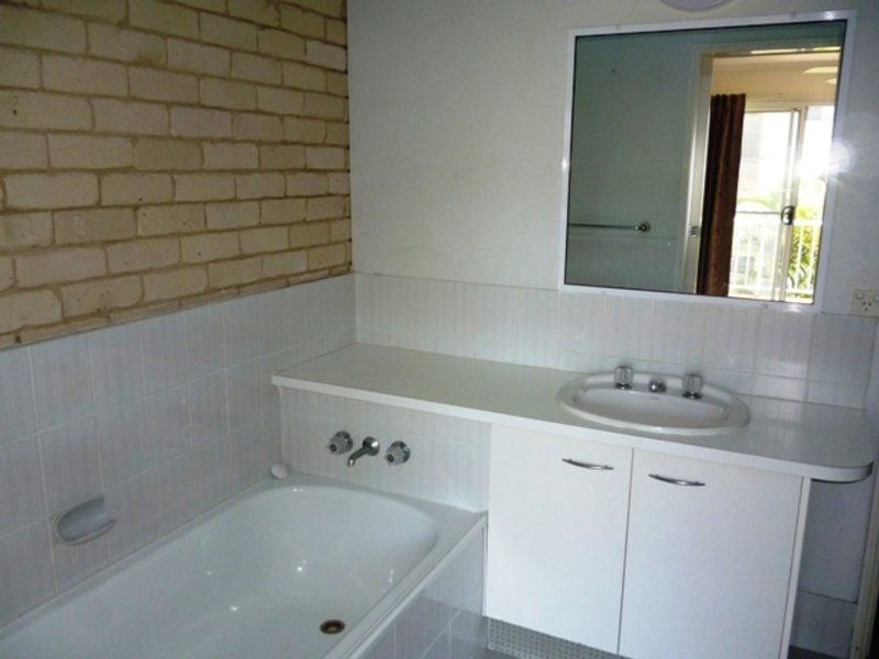 5/102-104 Broadwater Avenue MAROOCHYDORE QLD, Maroochydore - Thumbnail 2