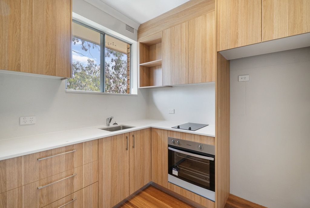 One Weeks Free Rent - Affordable Top Floor Studio Apartment