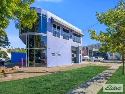 VERSATILE OFFICE WITH FOUR (4) CAR PARKS!