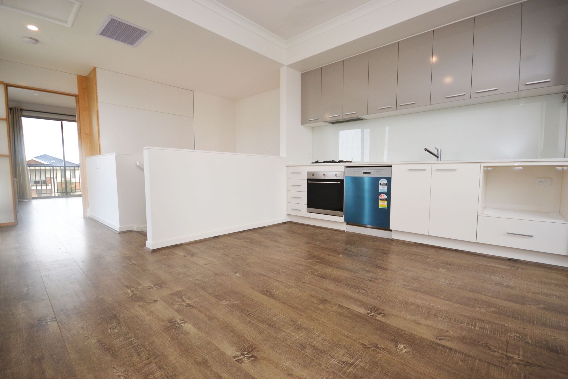 CONTEMPORARY DELIGHT IN COBURG HILL