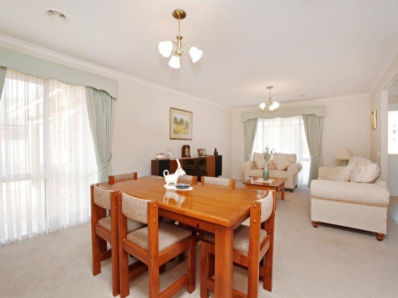 2 Osterley Close, Caroline Springs - Thumbnail 6