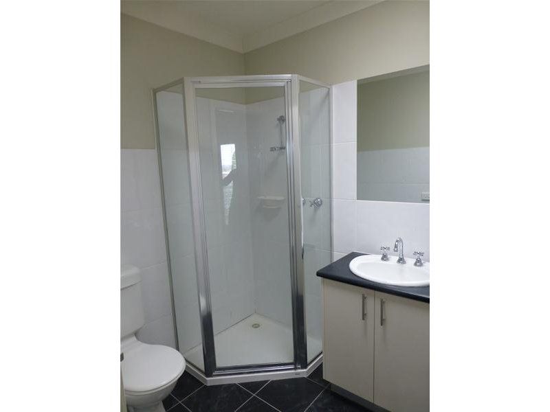 Beautiful 3 Bedroom Townhouse!
