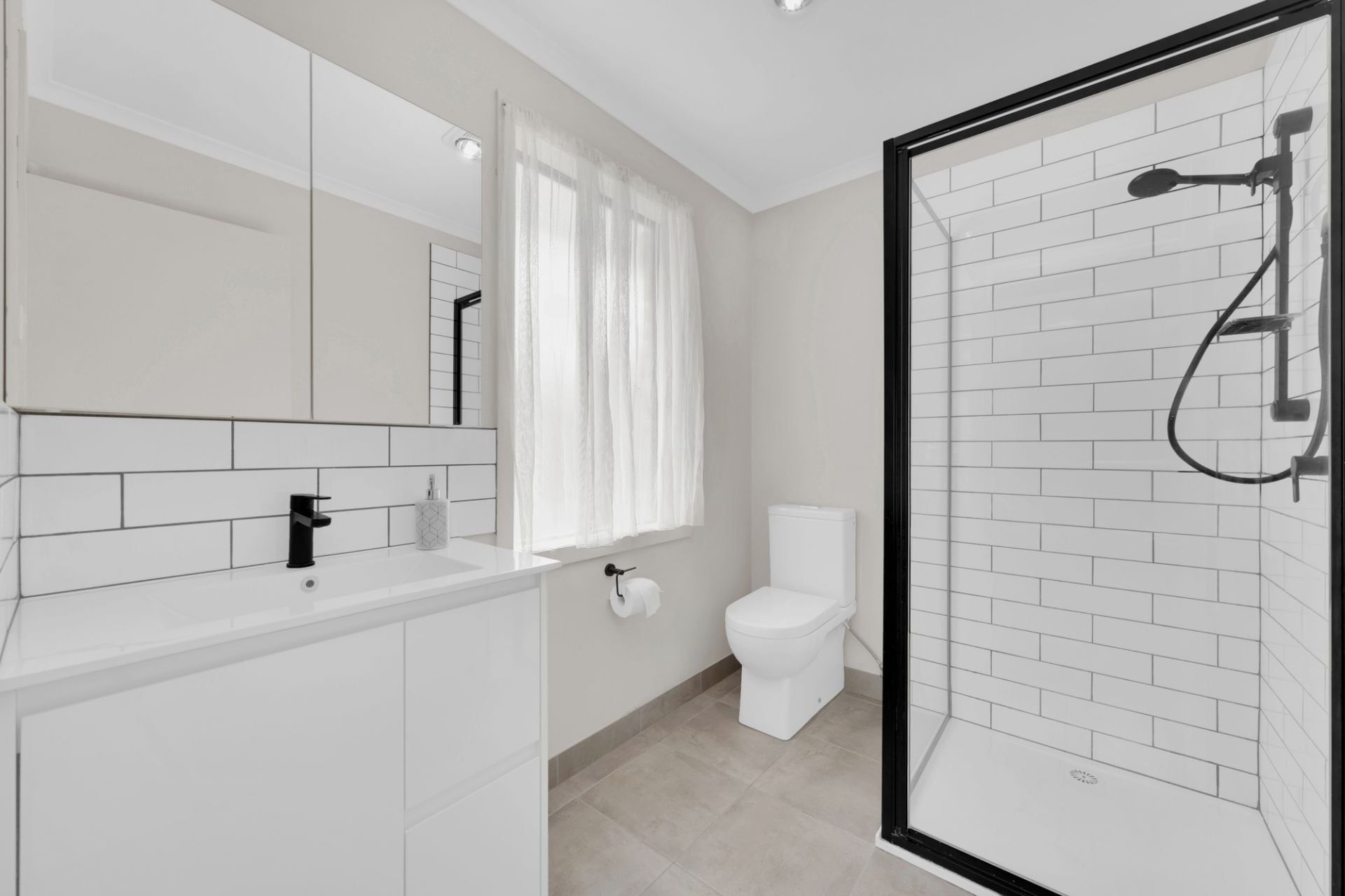 Spacious Family Living Close To Westfield & Station