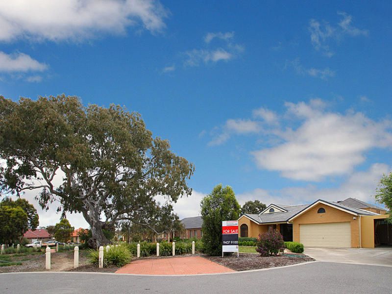 8 Luxor Close SOUTH MORANG, South Morang - Thumbnail 2