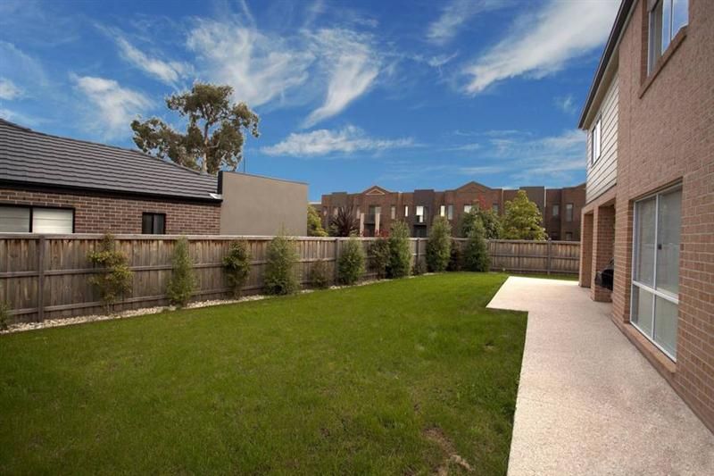 ***APPROVED APPLICATION PENDING*** SPACIOUS, STYLISH & A SUPERB LOCATION!! PERFECT 4 BEDROOM FAMILY HOME!!