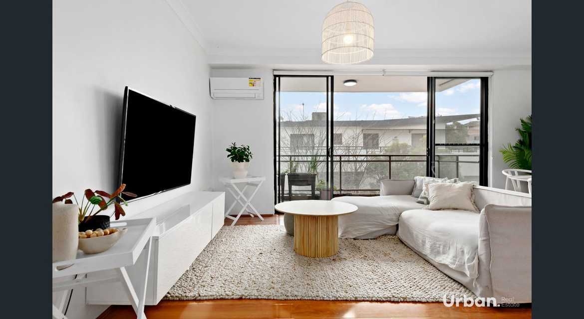 Blacktown 31/16 Oxford Street