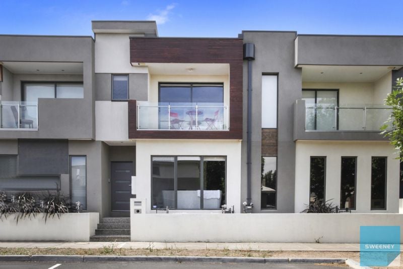 81 The Esplanade, Caroline Springs - Thumbnail 2