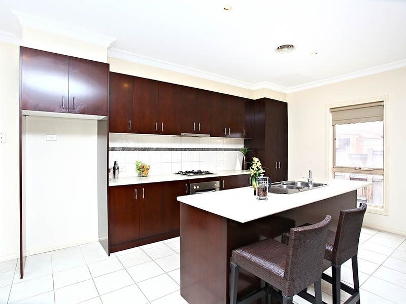 5 Studley Park Way, Caroline Springs - Thumbnail 4