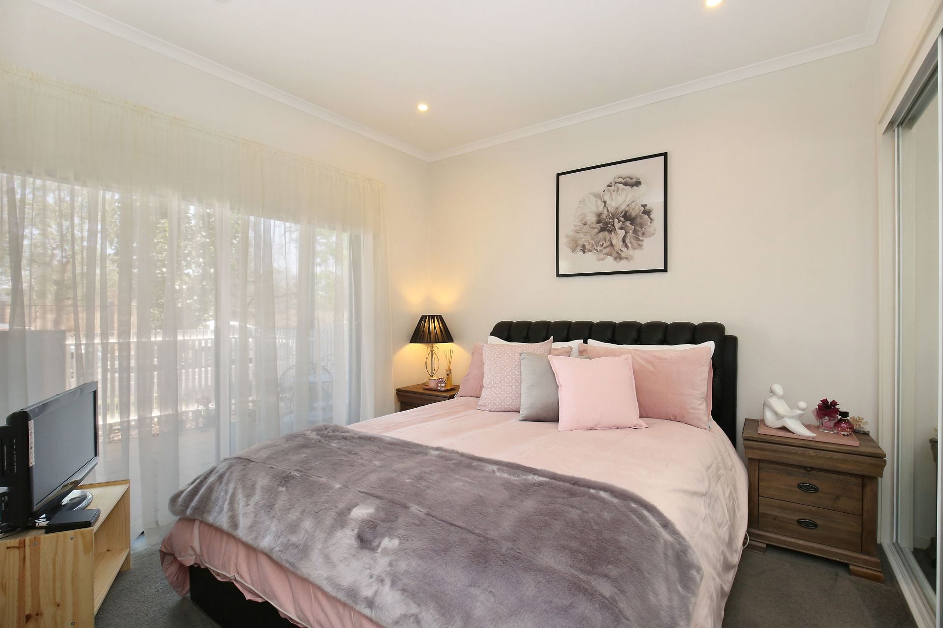 Designer Living in the most perfect of locations….
