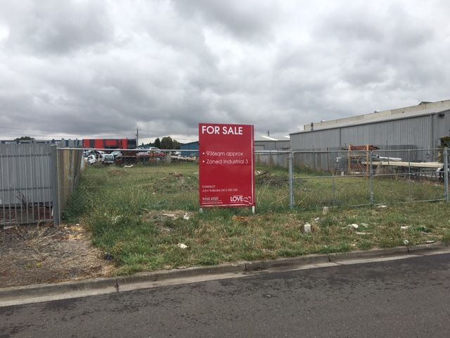 IDEAL STORAGE YARD OR DEVELOPMENT SITE!!