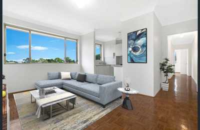 Top floor two bedroom apartment with district views