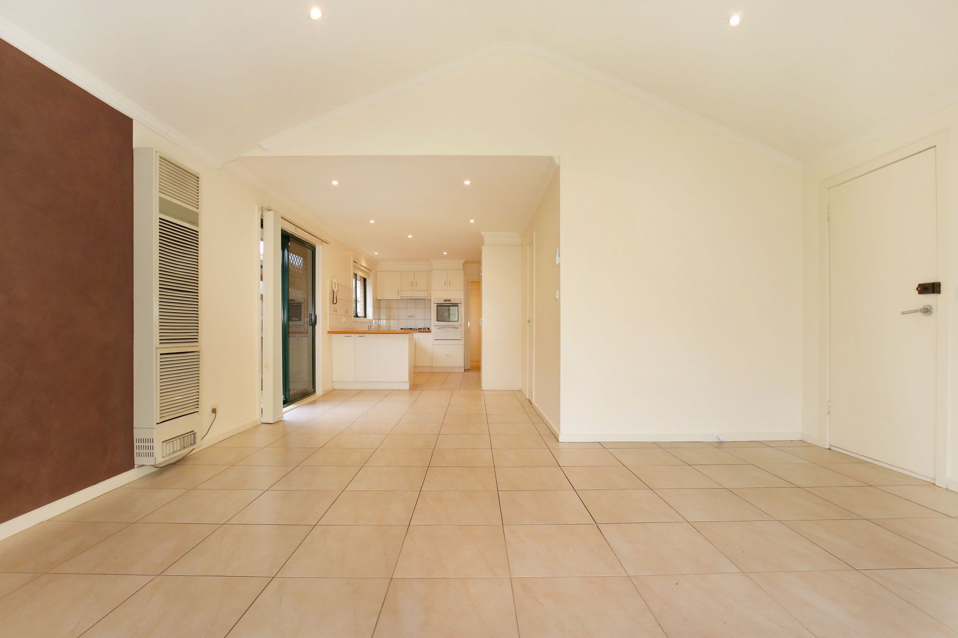 GREAT HOME UNIT & LUXURY LOCATION