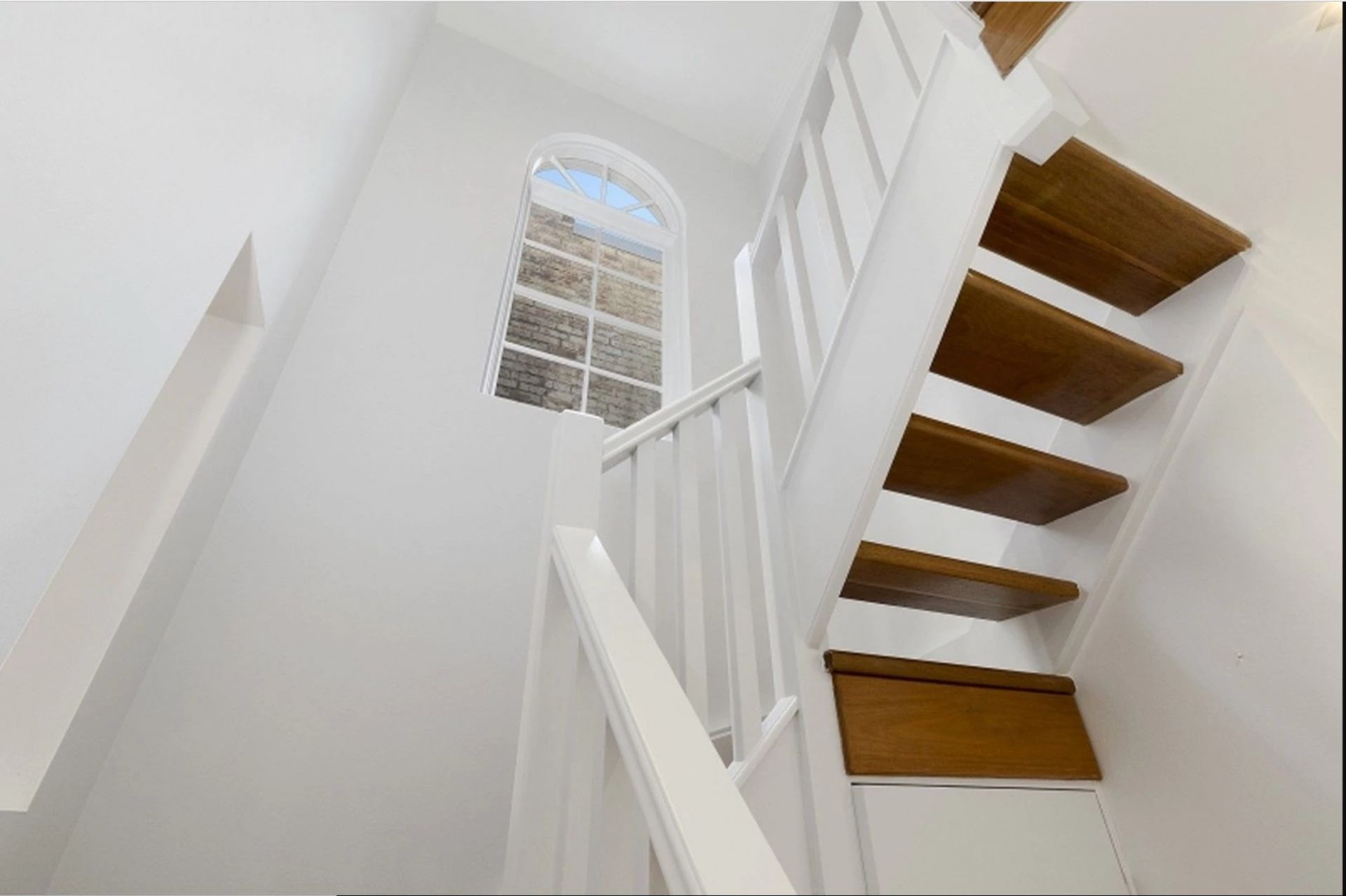 Charming Renovated Terrace