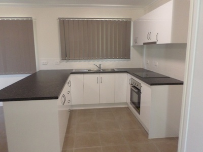 Easy to maintain home close to Airport and city. 