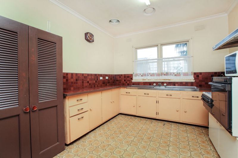 29 Clive Street, West Footscray - Thumbnail 4