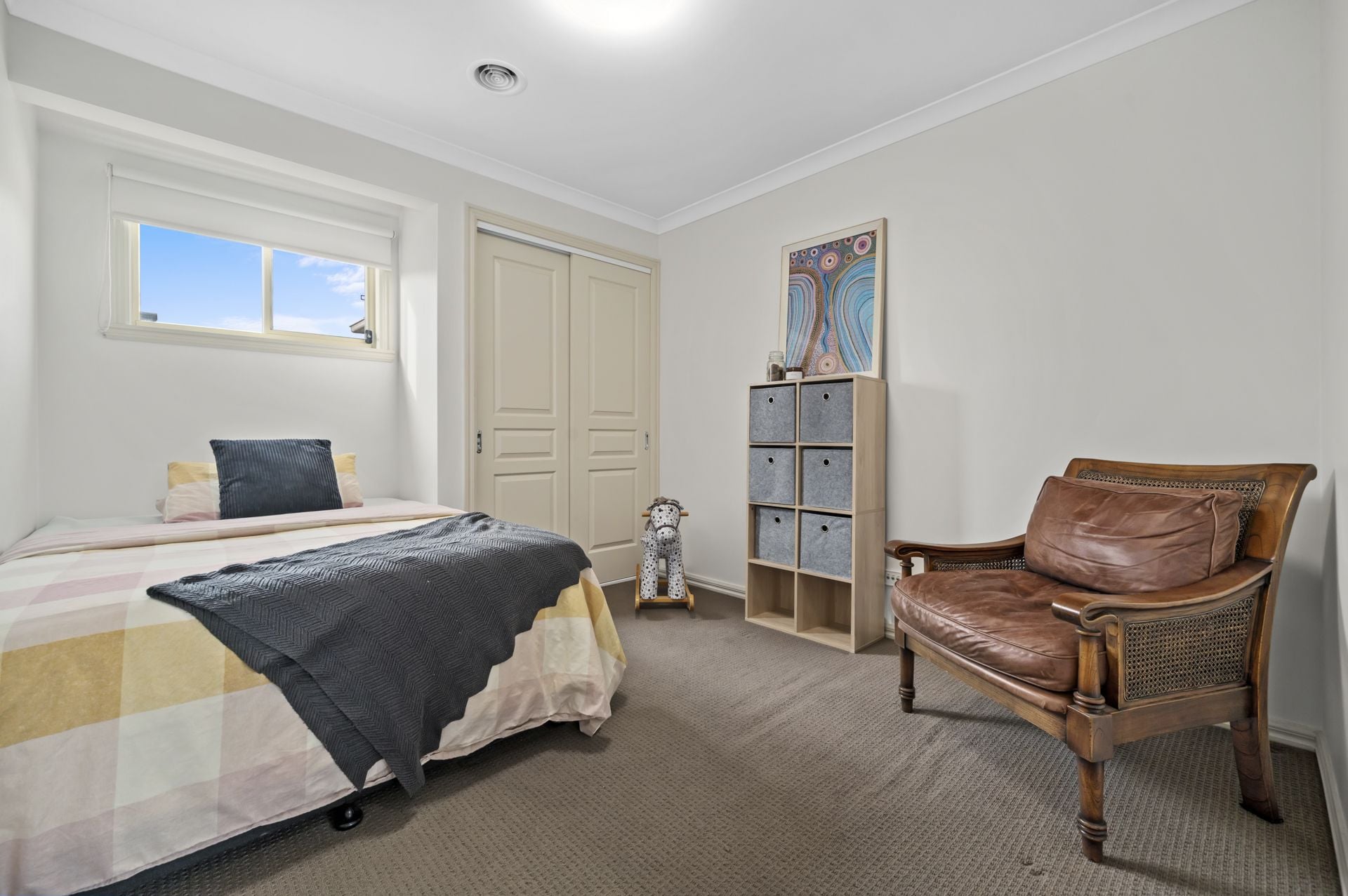 INSTANTLY IMPRESSIVE FAMILY LIVING ** SIX MONTH LEASE **