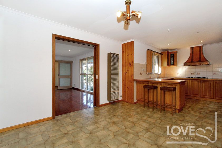 WARM FAMILY HOME IN IDEAL LOCATION