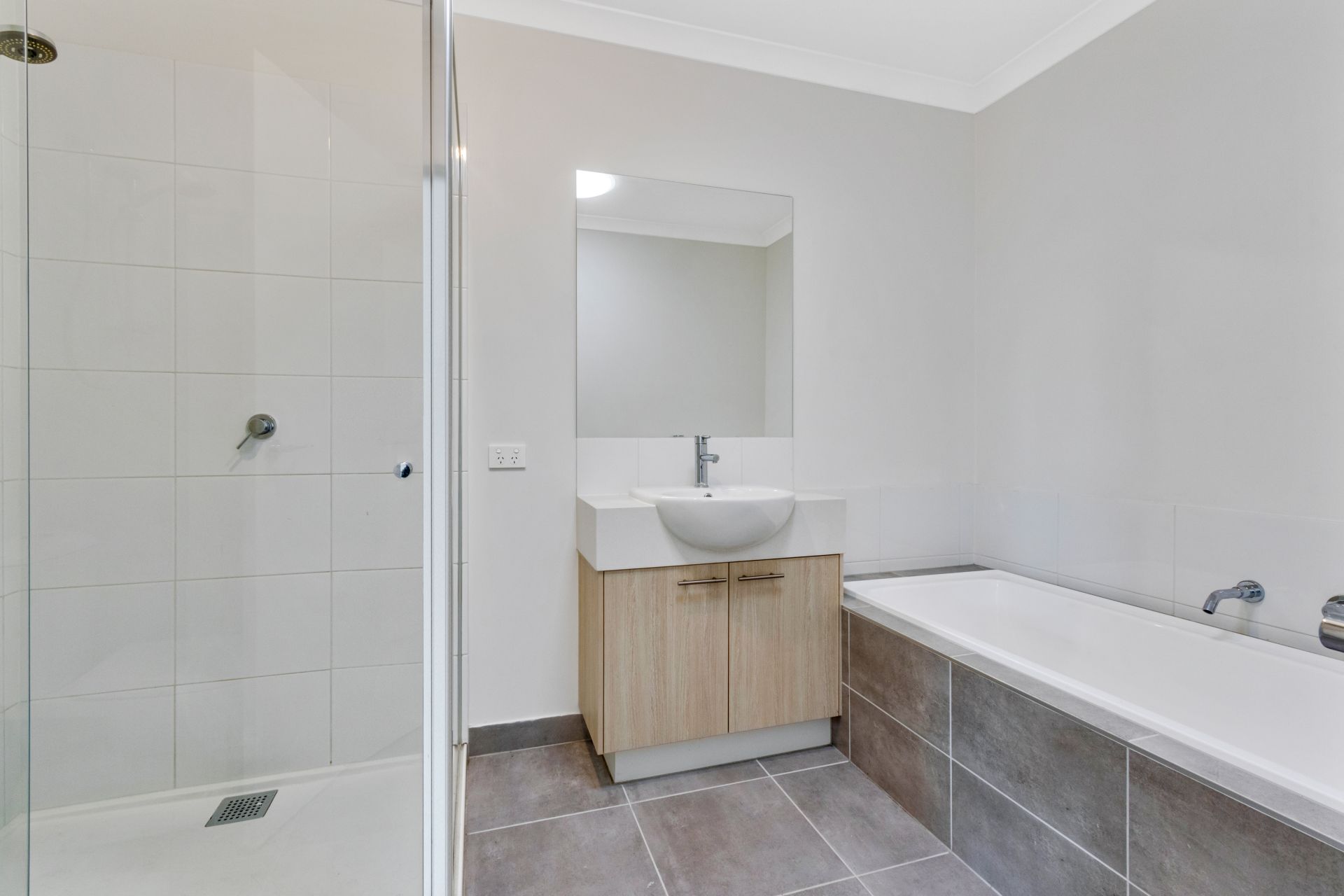 MODERN LIVING, CONVENIENT LOCATION