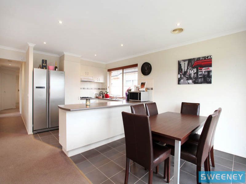 11 Holcolme Street, Caroline Springs - Thumbnail 4