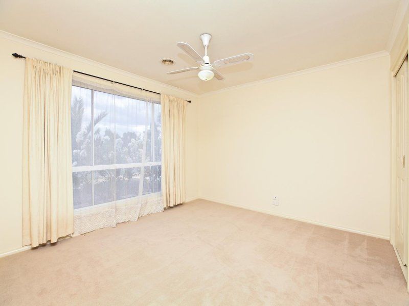7 Emerald Court, Caroline Springs - Thumbnail 8