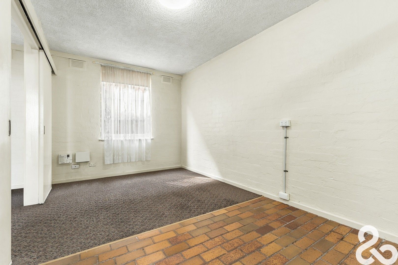 CHARMING ONE BEDROOM DELIGHT!