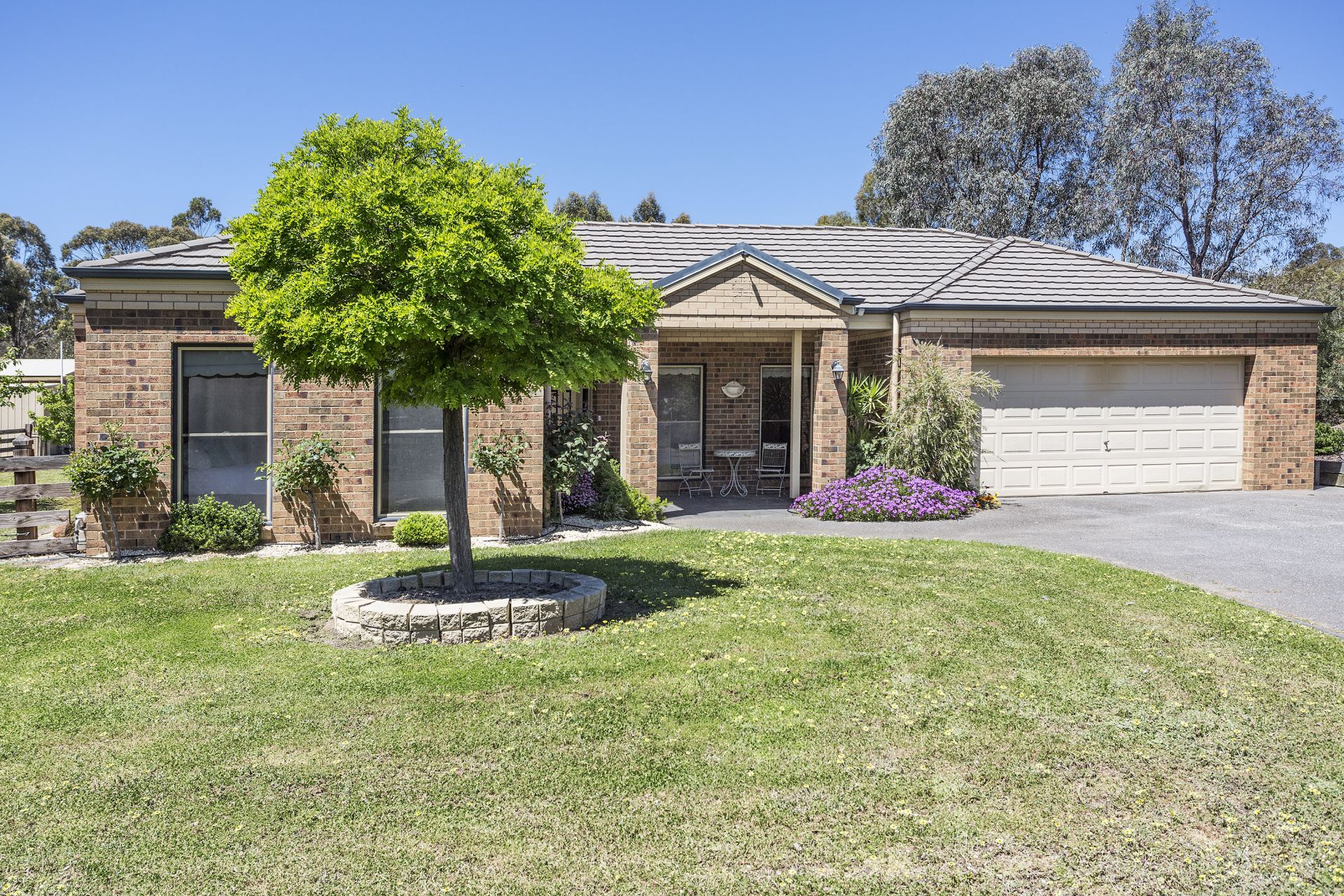 1 Braeside Drive, Junortoun DCK Real Estate