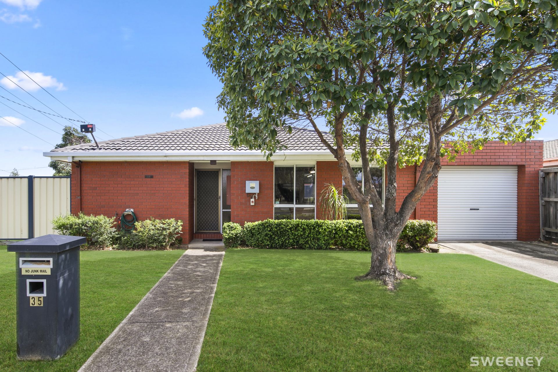 35 Kurrajong Drive, Altona Meadows - Thumbnail 2