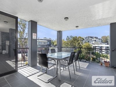 PRIME INNER CITY FREESTANDER WITH MASSIVE EXPOSURE!