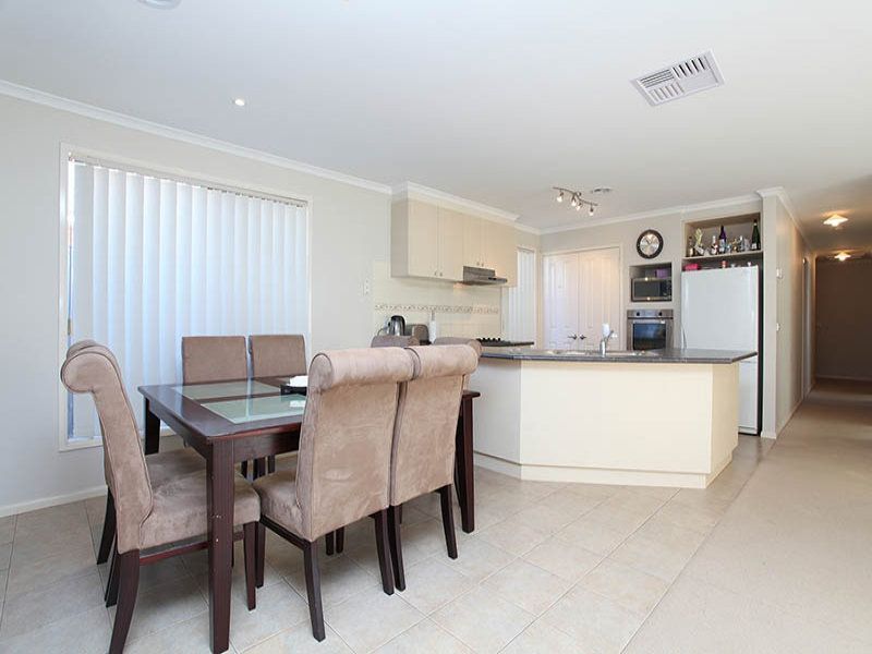 3 Osterley Close, Caroline Springs - Thumbnail 4