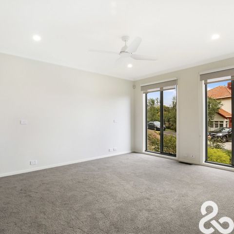 **Executive Family Luxury Living in Ivanhoe**