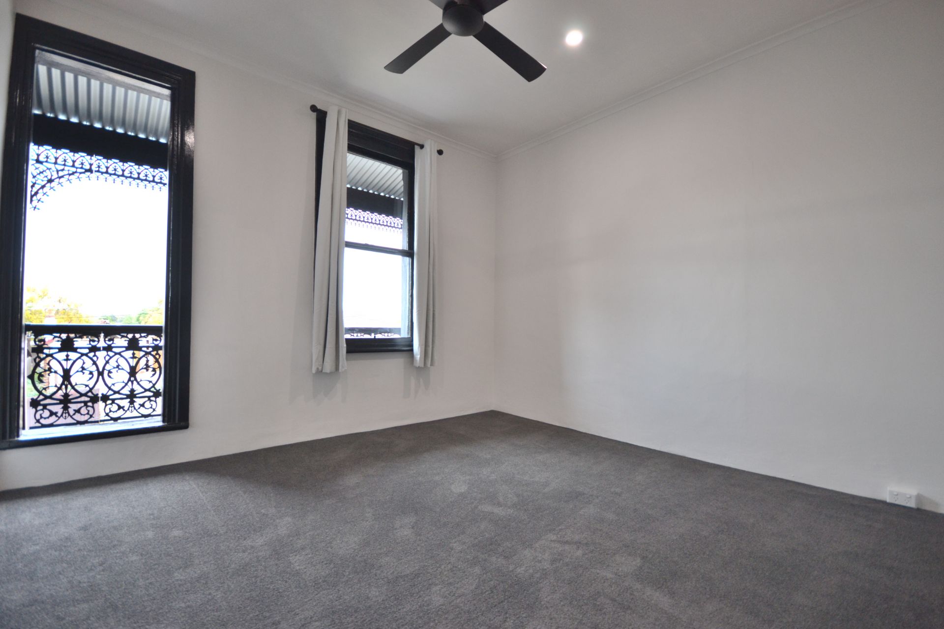CAPTIVATING MODERN VICTORIAN WITH THE 