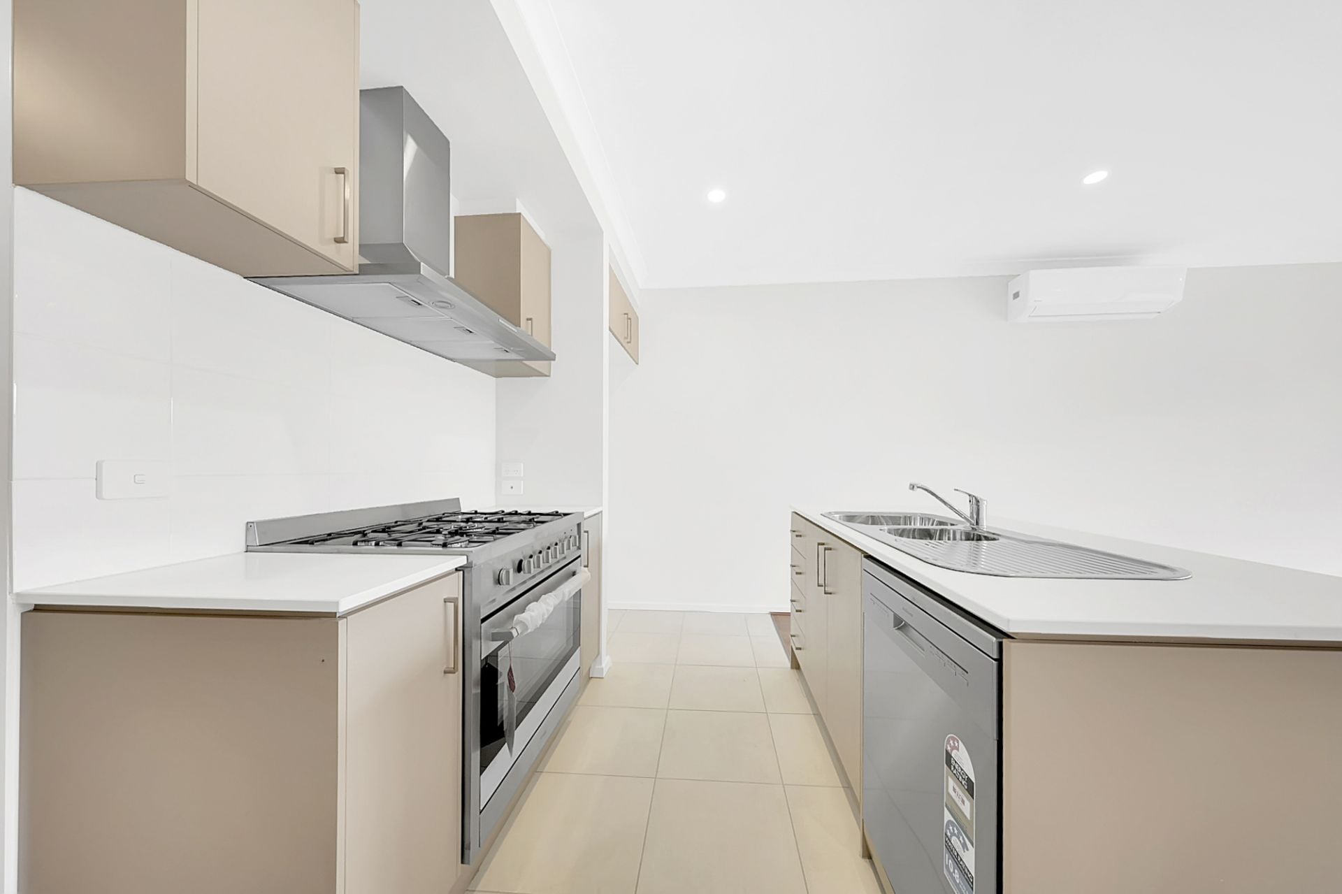 BRAND NEW BUILD IN EXCELLENT LOCATION!! 
**To inspect, enter property at 830 Plenty Road, South Morang**