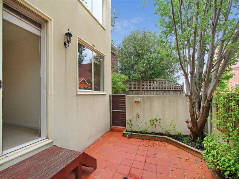 Two Courtyards In a Brilliant Location!