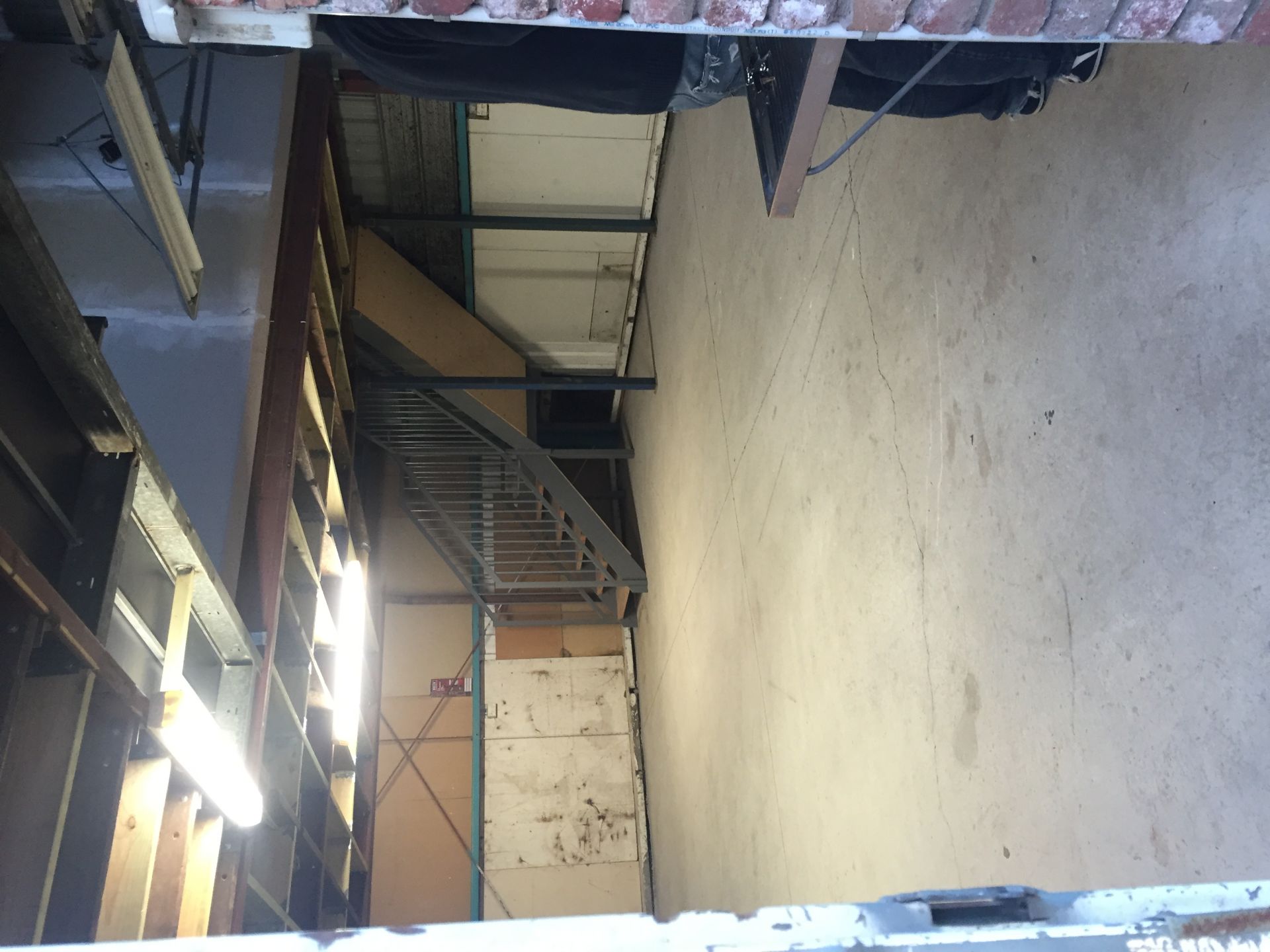 FACTORY/WAREHOUSE IN GREAT LOCATION