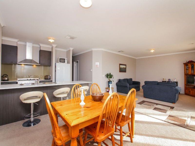 35 Pembroke Crescent, Derrimut - Thumbnail 4